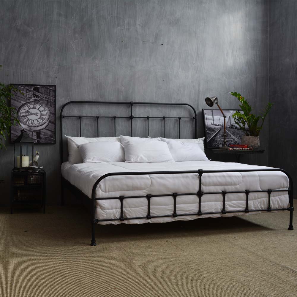 Cama Haras King, imponente como peça central do quarto, decoração estilo moderno ou industrial. Na cor preta fica fantástica!